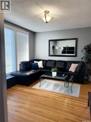 1515 2Nd Street, Estevan, SK - Indoor Photo Showing Living Room