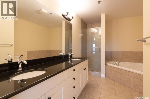 238 623 Saskatchewan Crescent W, Saskatoon, SK - Indoor Photo Showing Bathroom