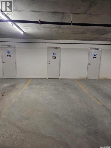 238 623 Saskatchewan Crescent W, Saskatoon, SK - Indoor Photo Showing Garage