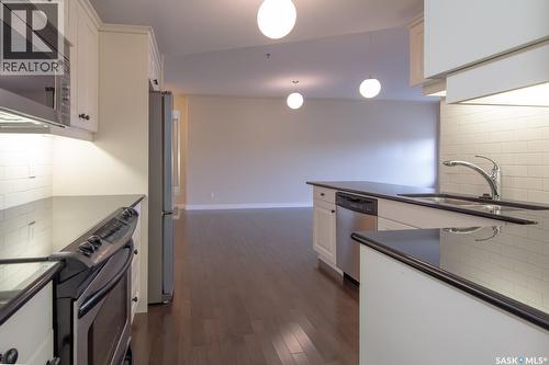 238 623 Saskatchewan Crescent W, Saskatoon, SK - Indoor Photo Showing Kitchen With Double Sink