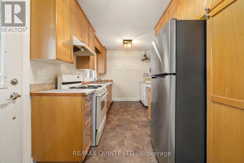 8 Greenlawn Avenue, Belleville (Belleville Ward), ON - Indoor Photo Showing Kitchen