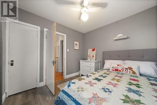 8 Greenlawn Avenue, Belleville (Belleville Ward), ON - Indoor Photo Showing Bedroom