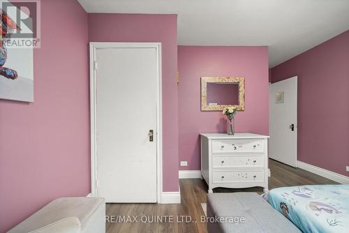 8 Greenlawn Avenue, Belleville (Belleville Ward), ON - Indoor Photo Showing Bedroom