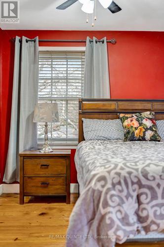 8 Greenlawn Avenue, Belleville (Belleville Ward), ON - Indoor Photo Showing Bedroom