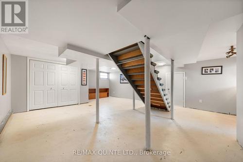 8 Greenlawn Avenue, Belleville (Belleville Ward), ON - Indoor