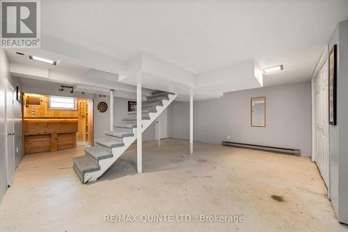 8 Greenlawn Avenue, Belleville (Belleville Ward), ON - Indoor