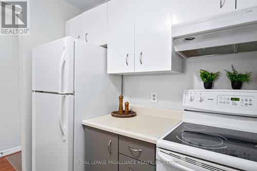 301 - 580 Armstrong Road, Kingston (East Gardiners Rd), ON - Indoor Photo Showing Kitchen