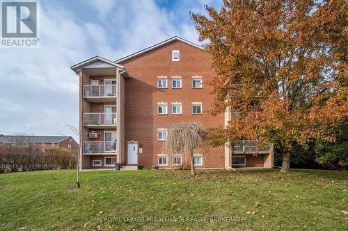301 - 580 Armstrong Road, Kingston (East Gardiners Rd), ON - Outdoor