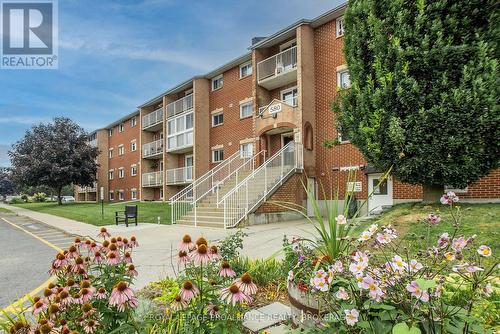 301 - 580 Armstrong Road, Kingston (East Gardiners Rd), ON - Outdoor