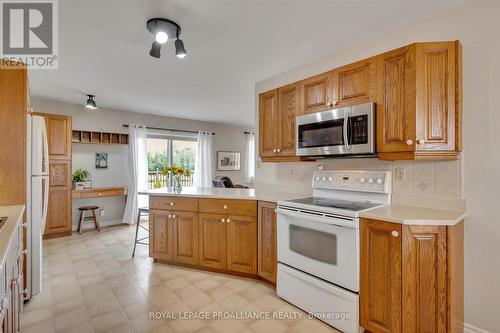 1787 Moncrief Line, Cavan Monaghan, ON - Indoor Photo Showing Kitchen