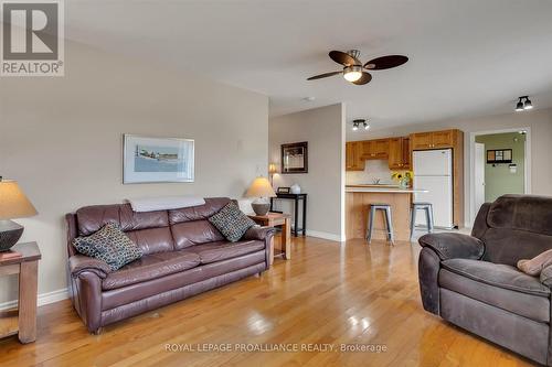 1787 Moncrief Line, Cavan Monaghan, ON - Indoor Photo Showing Living Room