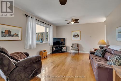 1787 Moncrief Line, Cavan Monaghan, ON - Indoor Photo Showing Living Room