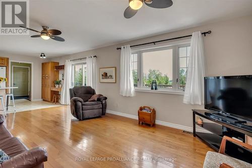 1787 Moncrief Line, Cavan Monaghan, ON - Indoor Photo Showing Living Room