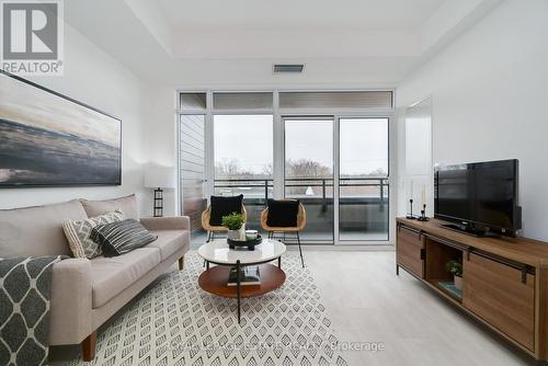 404 - 1285 Queen Street E, Toronto, ON - Indoor Photo Showing Living Room
