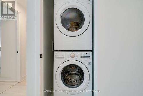 404 - 1285 Queen Street E, Toronto, ON - Indoor Photo Showing Laundry Room
