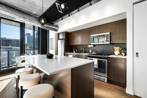 804 311 Hargrave Street, Winnipeg, MB - Indoor Photo Showing Kitchen