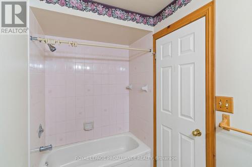 208 Beley Street, Brockville, ON - Indoor Photo Showing Bathroom