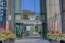 1004 - 65 ST MARY STREET  Toronto, ON M5S 0A6