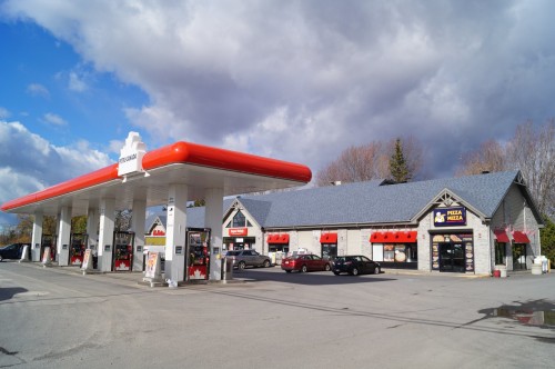 Commerce - 1111 Boul. St-Luc, Saint-Jean-Sur-Richelieu, QC - Outdoor