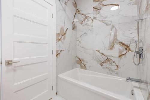 Bathroom - 11385 Av. L'Archevêque, Montréal (Montréal-Nord), QC - Indoor Photo Showing Bathroom