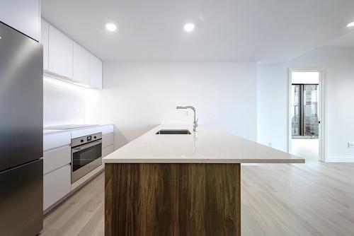 Cuisine - 3501-1245 Rue De Bleury, Montréal (Ville-Marie), QC - Indoor Photo Showing Kitchen With Upgraded Kitchen