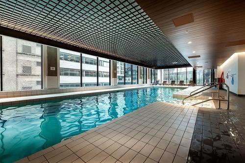 Piscine - 3501-1245 Rue De Bleury, Montréal (Ville-Marie), QC - Indoor Photo Showing Other Room With In Ground Pool