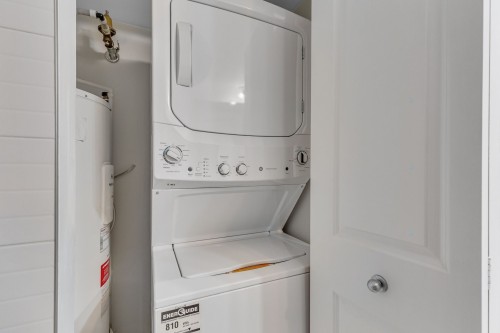 Salle de bains - 903-1200 Rue St-Jacques, Montréal (Ville-Marie), QC - Indoor Photo Showing Laundry Room