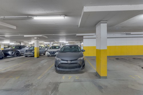 Garage - 903-1200 Rue St-Jacques, Montréal (Ville-Marie), QC - Indoor Photo Showing Garage