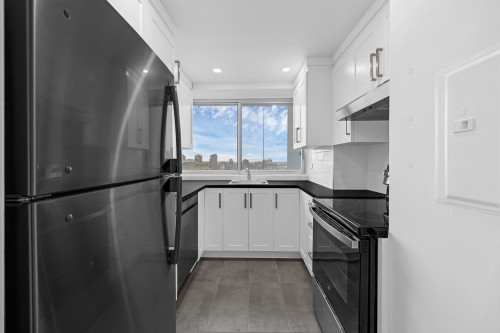 Kitchen - 2004-3470 Rue Stanley, Montréal (Ville-Marie), QC - Indoor Photo Showing Kitchen With Stainless Steel Kitchen With Upgraded Kitchen