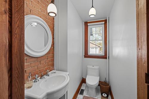 Powder room - 322 Rue Woodland, Brownsburg-Chatham, QC - Indoor Photo Showing Bathroom