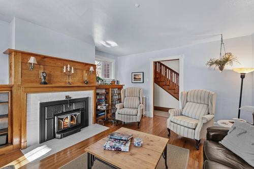 Living room - 322 Rue Woodland, Brownsburg-Chatham, QC - Indoor Photo Showing Living Room With Fireplace