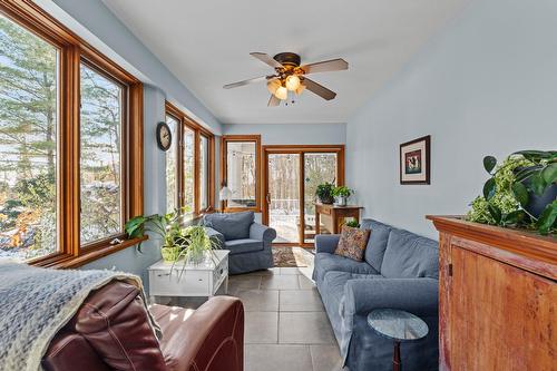 Veranda - 322 Rue Woodland, Brownsburg-Chatham, QC - Indoor Photo Showing Living Room