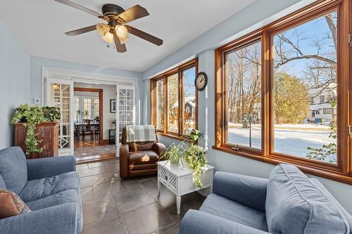 Veranda - 322 Rue Woodland, Brownsburg-Chatham, QC - Indoor Photo Showing Living Room