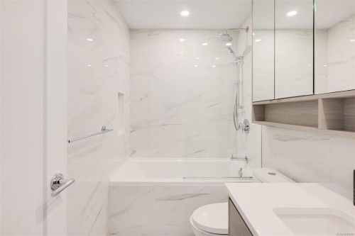 2002-777 Herald St, Victoria, BC - Indoor Photo Showing Bathroom