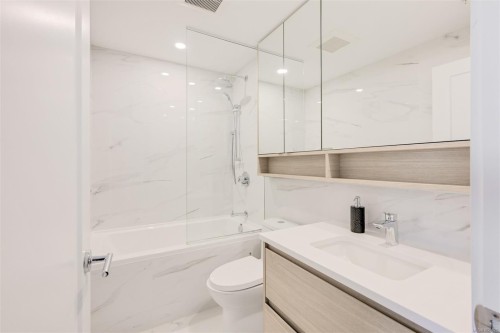 2002-777 Herald St, Victoria, BC - Indoor Photo Showing Bathroom