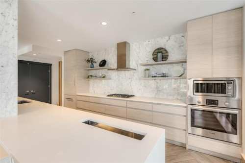 2002-777 Herald St, Victoria, BC - Indoor Photo Showing Kitchen With Upgraded Kitchen
