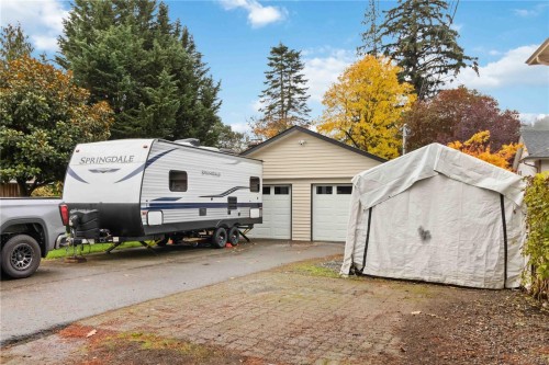 3104 Glen Lake Rd, Langford, BC - Outdoor