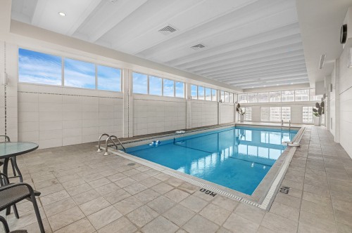 Pool - 506-3470 Rue Stanley, Montréal (Ville-Marie), QC - Indoor Photo Showing Other Room With In Ground Pool