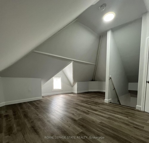 44 Madison Avenue, Hamilton, ON - Indoor Photo Showing Other Room