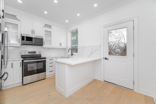 285 Charlton Avenue W, Hamilton, ON - Indoor Photo Showing Kitchen