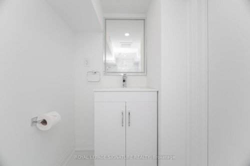 285 Charlton Avenue W, Hamilton, ON -  Photo Showing Bathroom