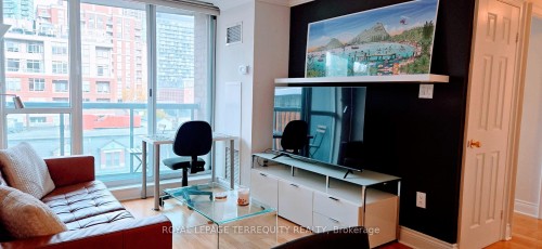 817-109 Front Street E, Toronto, ON - Indoor Photo Showing Other Room