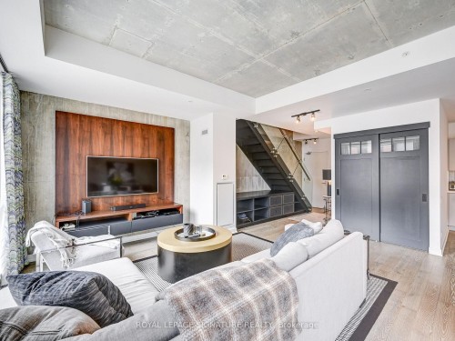 Ph18-39 Brant Street, Toronto, ON - Indoor Photo Showing Living Room