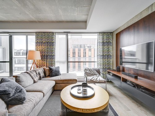Ph18-39 Brant Street, Toronto, ON - Indoor Photo Showing Living Room