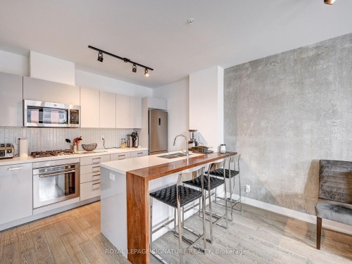 Ph18-39 Brant Street, Toronto, ON - Indoor Photo Showing Kitchen