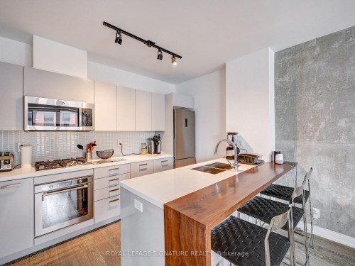 Ph18-39 Brant Street, Toronto, ON - Indoor Photo Showing Kitchen With Double Sink With Upgraded Kitchen