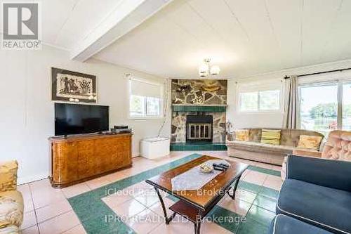 5538 Rice Lake Scenic Drive, Hamilton Township, ON - Indoor Photo Showing Living Room With Fireplace