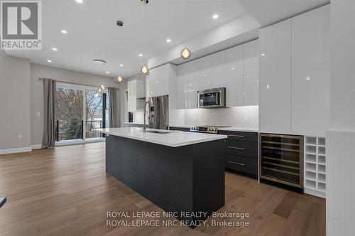 13 - 1465 Station Street, Pelham (Fonthill), ON - Indoor Photo Showing Kitchen With Upgraded Kitchen