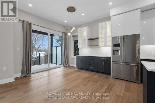13 - 1465 Station Street, Pelham (Fonthill), ON - Indoor Photo Showing Kitchen With Stainless Steel Kitchen