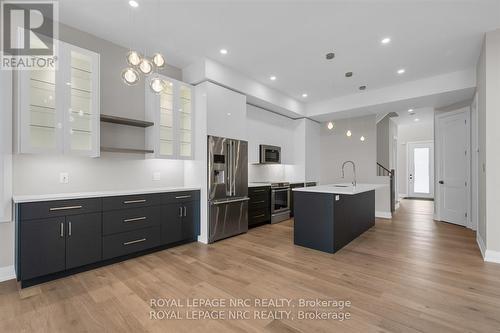 13 - 1465 Station Street, Pelham (Fonthill), ON - Indoor Photo Showing Kitchen With Upgraded Kitchen